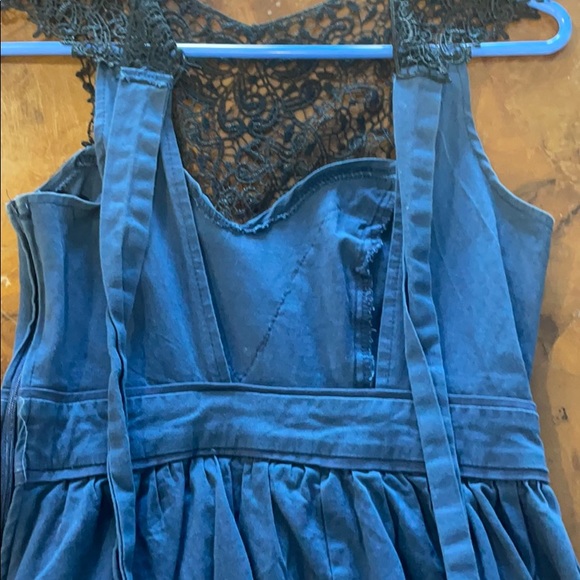 High-neck scalloped lace dress - Picture 4 of 6